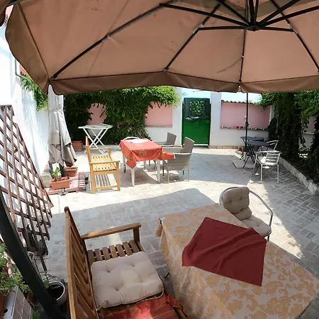 Flavia Bed and Breakfast 4*