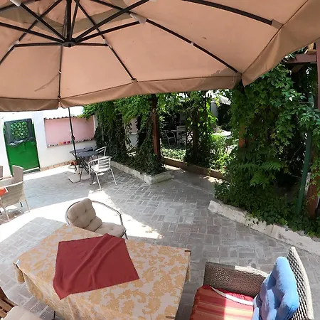 Flavia Nocleg ze śniadaniem Konstanca